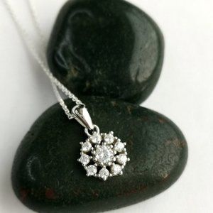 Nwt snowflake sterling silver cz cluster pendant necklace